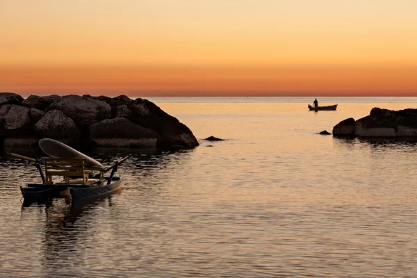 Fiskare i tidigt på morgonen gryningen — Stockfoto