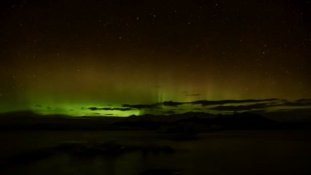 冰岛Jokulsarlon冰川泻湖的北极光 — 图库视频影像