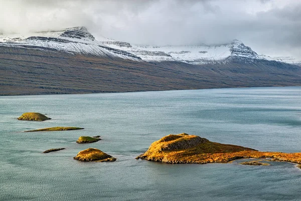 Eskifjordur Östra Sidan Island Molnig Dag — Stockfoto