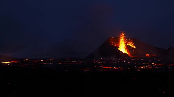 Vulkanausbruch Fagradalsfjall Der Nacht Auf Der Halbinsel Reykjanes Etwa Kilometer — Stockvideo