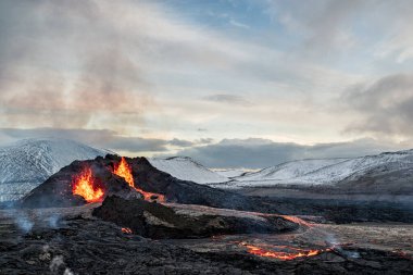 Reykjanes yarımadasındaki Fagradalsfjall volkanik patlaması İzlanda, Reykjavik 'e yaklaşık 40 kilometre uzaklıkta.