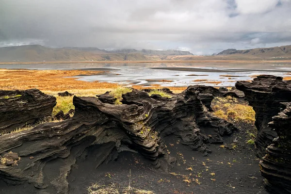 Formation Roches Volcaniques Près Dyrholaey Par Temps Nuageux Islande — Photo