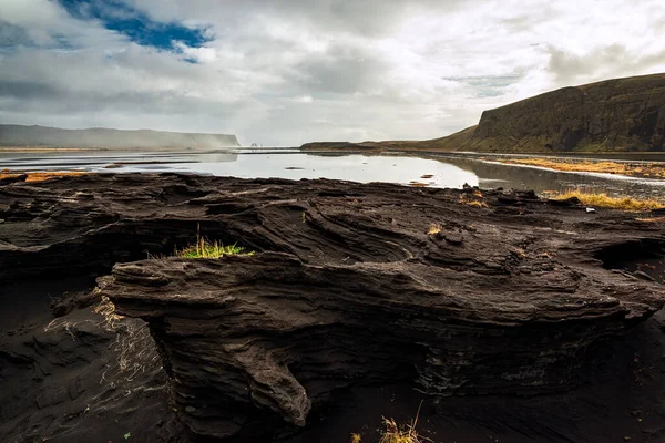 Formación Rocas Una Playa Volcánica Negra Dyrholaey Islandia — Foto de Stock