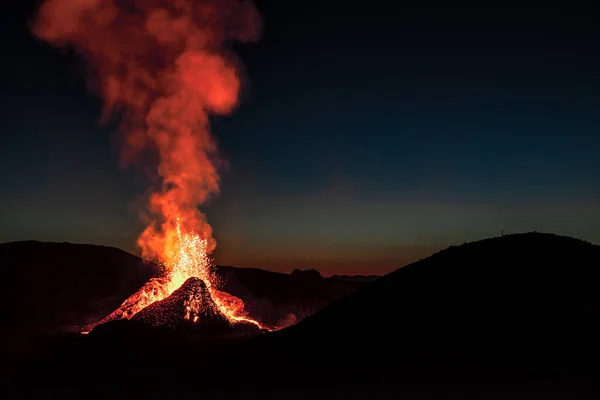 Éruption Volcanique Fagradalsfjall Dans Nuit Précédant Lever Soleil Dans Péninsule — Photo