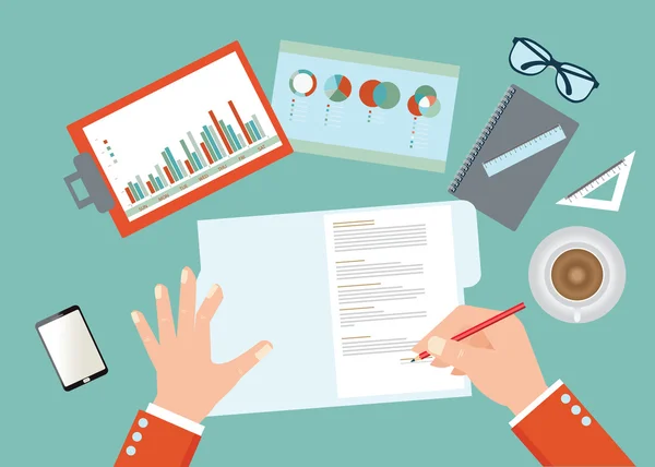 İnsan eli kalem tutan ve iş yerinde sözleşme imzalama.