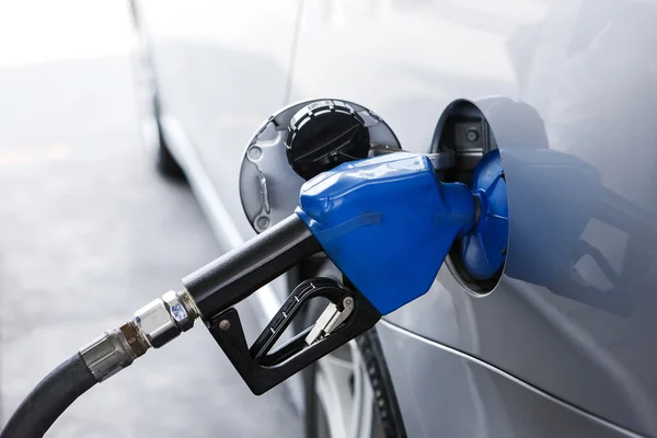 Arabada Yakıt dolumu