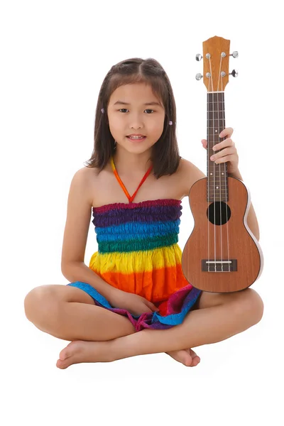 Kleines Mädchen im Kleid mit der Ukulele — Stockfoto