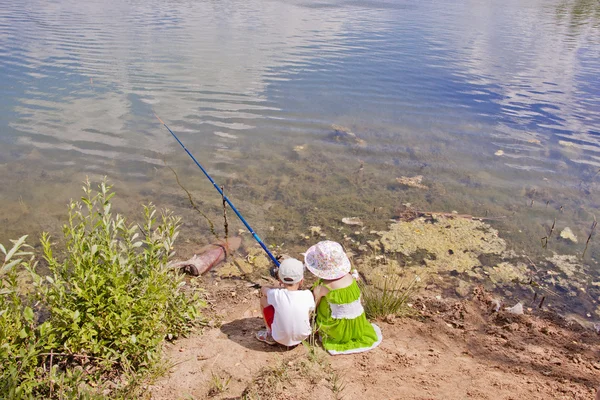 Діти, Риболовля — стокове фото