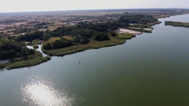 Luchtfoto Van Het Prachtige Riviergebied Dnipro Met Groene Oevers Inhammen — Stockvideo