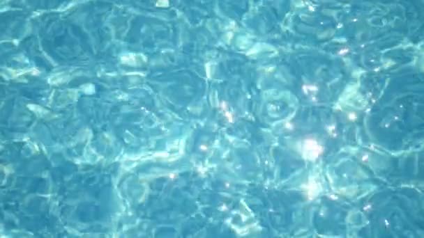 Parlayan Sular Celeste Yüzme Havuzunda Yavaşça Titreyerek Ağları Şekillendiriyor Dalgalanan — Stok video