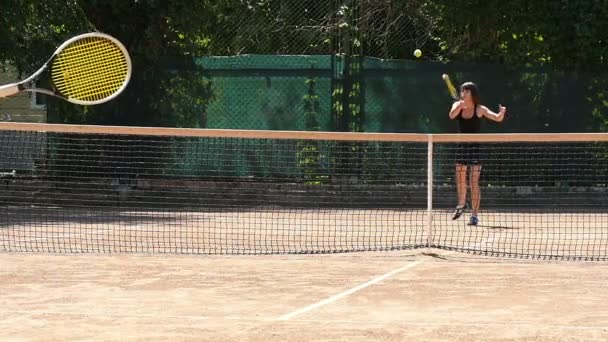 Vacker kvinna spelar Tennis Slowmotion — Stockvideo