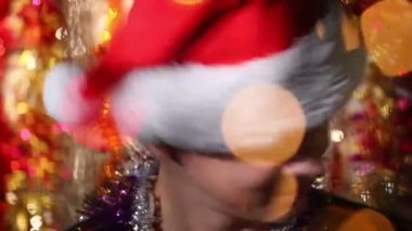 Noel Baba 3 giyinmiş genç