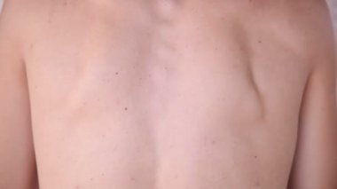 genç adam onun arka 4 Masaj