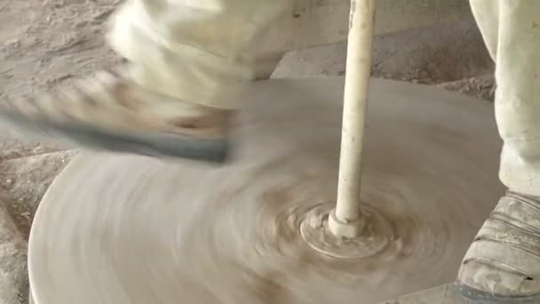 Potter works pottery wheel, slow motion — Stock Video