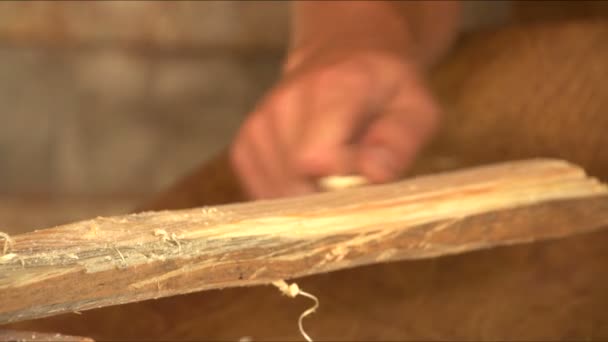 Falegname pulisce il piano in legno, Slow Motion — Video Stock