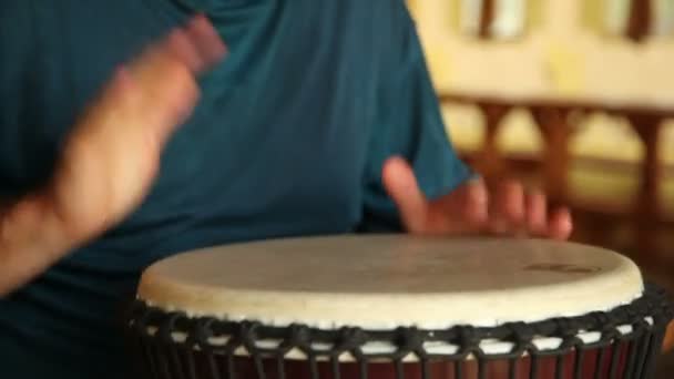 Afrikansk trumma — Stockvideo