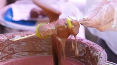 Meyve Drizzled çikolata