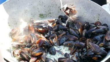 İstiridye midye tava içinde