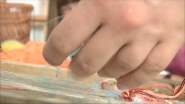 Goblen kadın üretmektedir