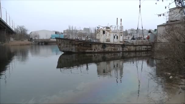 Barcos cerca del puerto marítimo — Vídeos de Stock