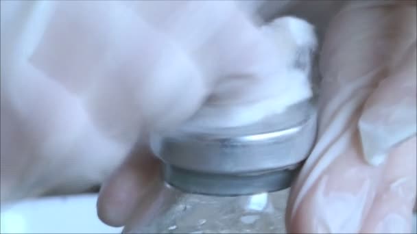 Νοσοκόμα προετοιμάζει ένα φάρμακο — Αρχείο Βίντεο