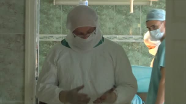 执行手术的医疗小组 — 图库视频影像