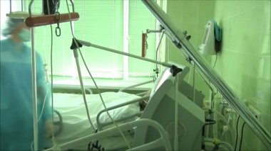 Doktorlar bir bandaj empoze