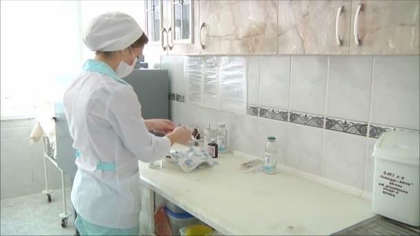 Enfermera toma análisis — Vídeos de Stock