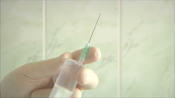 Infirmière prépare une injection — Video