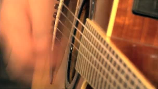 Музикант грав гітара — стокове відео