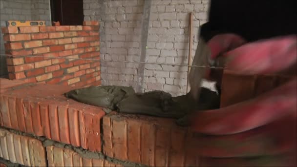 Travailleur construit un mur — Video