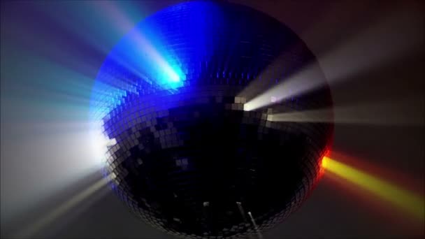 Bola de discoteca com raios de luz — Vídeo de Stock