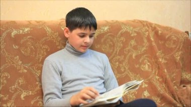 Teen ödev hazırlar