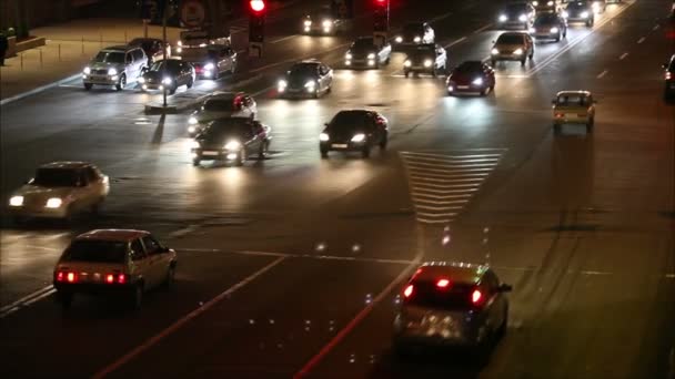 市内の夜の交通は — ストック動画
