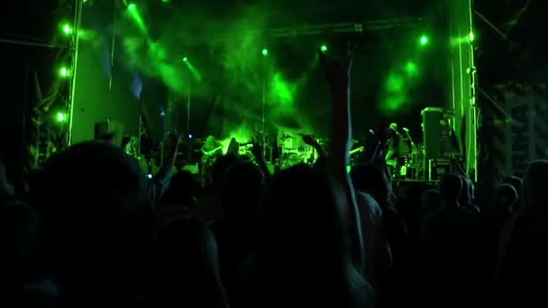 Ακροατήριο σε ένα ροκ Φεστιβάλ — Αρχείο Βίντεο