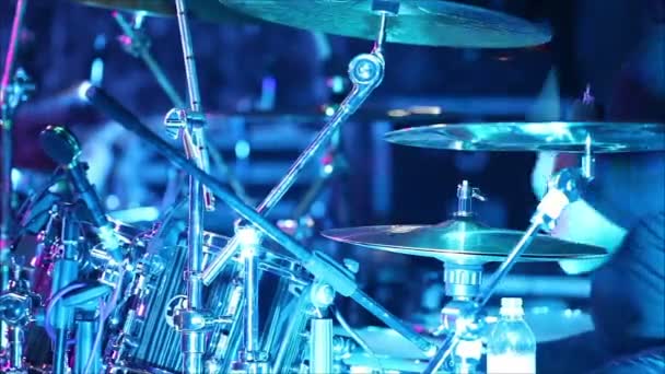 Baterista tocando en un concierto — Vídeos de Stock