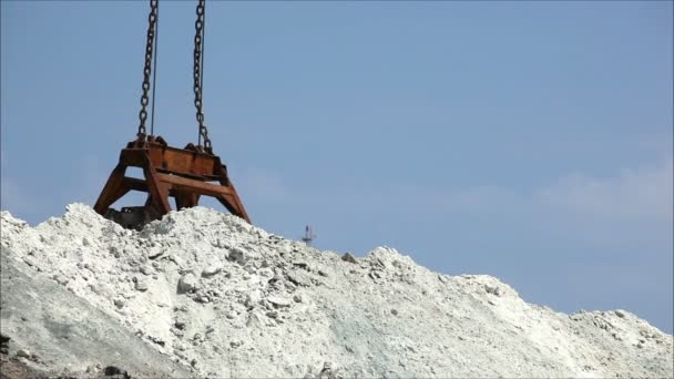 Φόρτωση της άμμου στο λιμάνι — Αρχείο Βίντεο