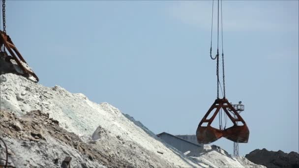 Lastning av Sand i hamn — Stockvideo