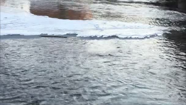 Eis auf dem Fluss im Winter — Stockvideo