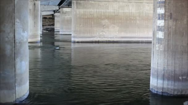 Support de pont avec eau 