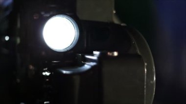 bir projektör filmde çalışma