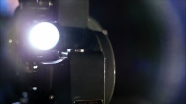 bir projektör filmde çalışma