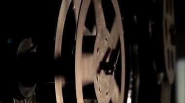 bir projektör filmde çalışma