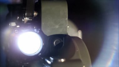 bir projektör filmde çalışma