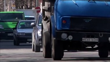 Sokakta araba trafik