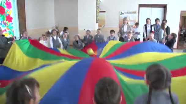 Children playing in school corridors — Stock Video