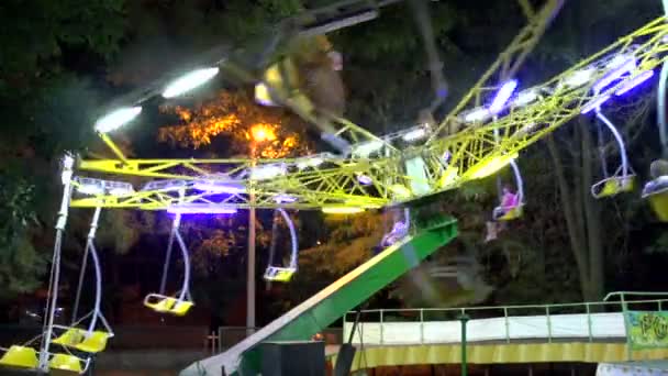 Parco divertimenti notturno — Video Stock