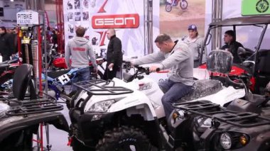 Dörtlü sergi insanlara