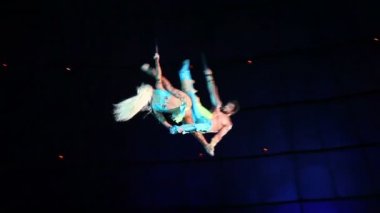 Çember çift aerialists