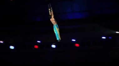 Halatlar üzerinde çember aerialists